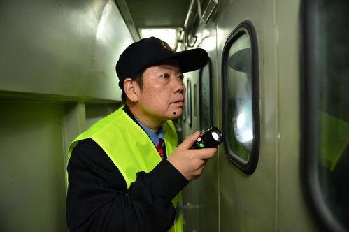 火车司机的儿子,传承父辈足迹，讲述铁路情怀